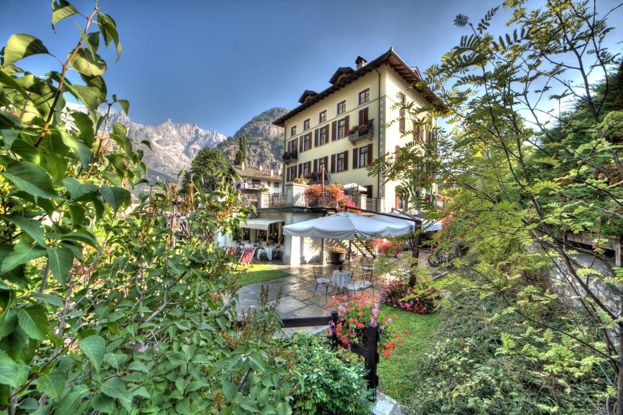Villa Novecento Romantic Hotel - Estella Hotel Collection & Experience クールマイユール エクステリア 写真